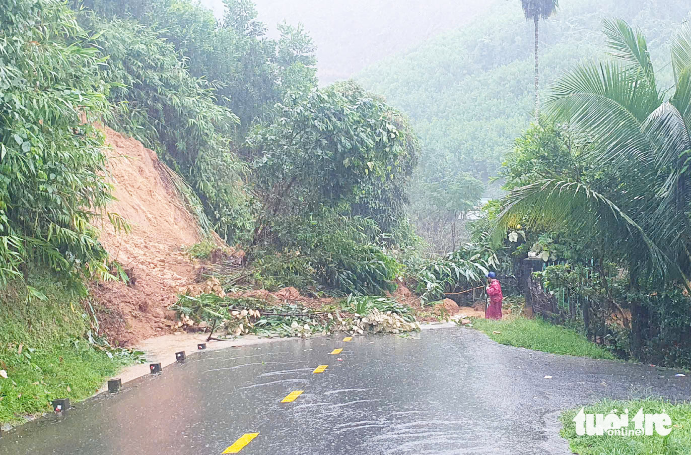 岘港山区大雨,山体滑坡,洪水,达克米4号水电站预计泄洪量增至4500立方米/秒